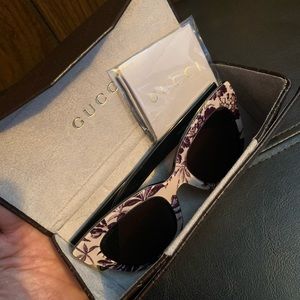 Authentic Gucci black&white sunglasses